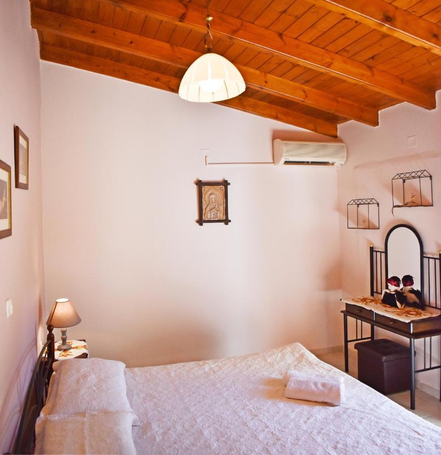 Marilou'S Cottage Ágios Matthaíos Dış mekan fotoğraf