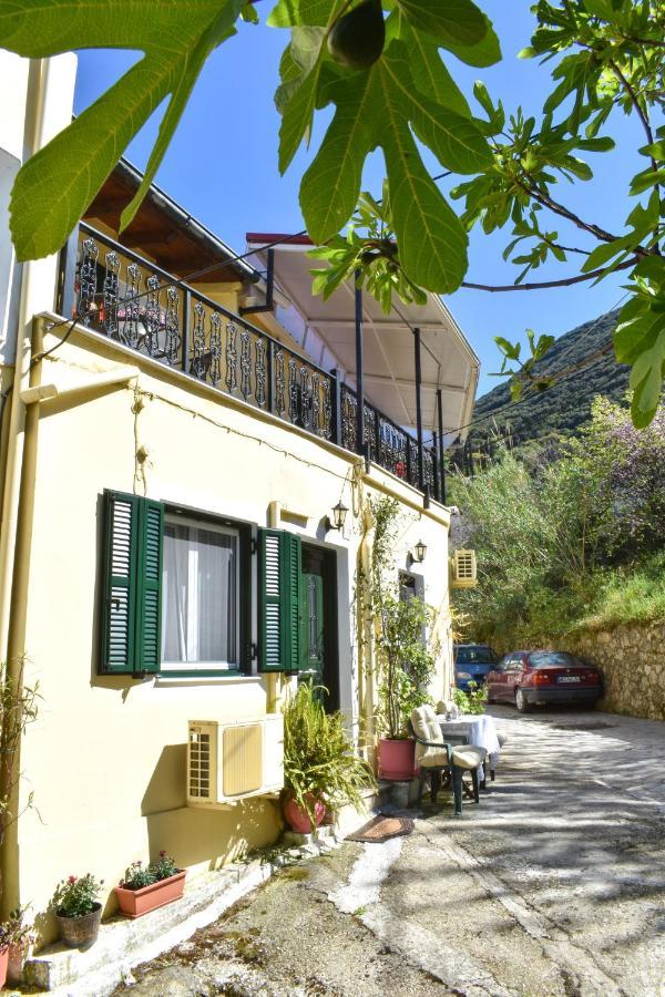 Marilou'S Cottage Ágios Matthaíos Dış mekan fotoğraf